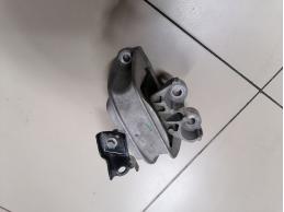 Опора двигателя правая