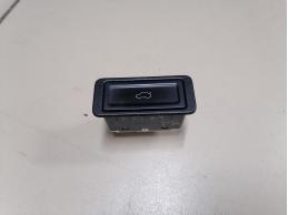 Кнопка закрывания багажника