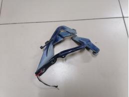 Петля капота