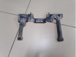 Кронштейн замка капота